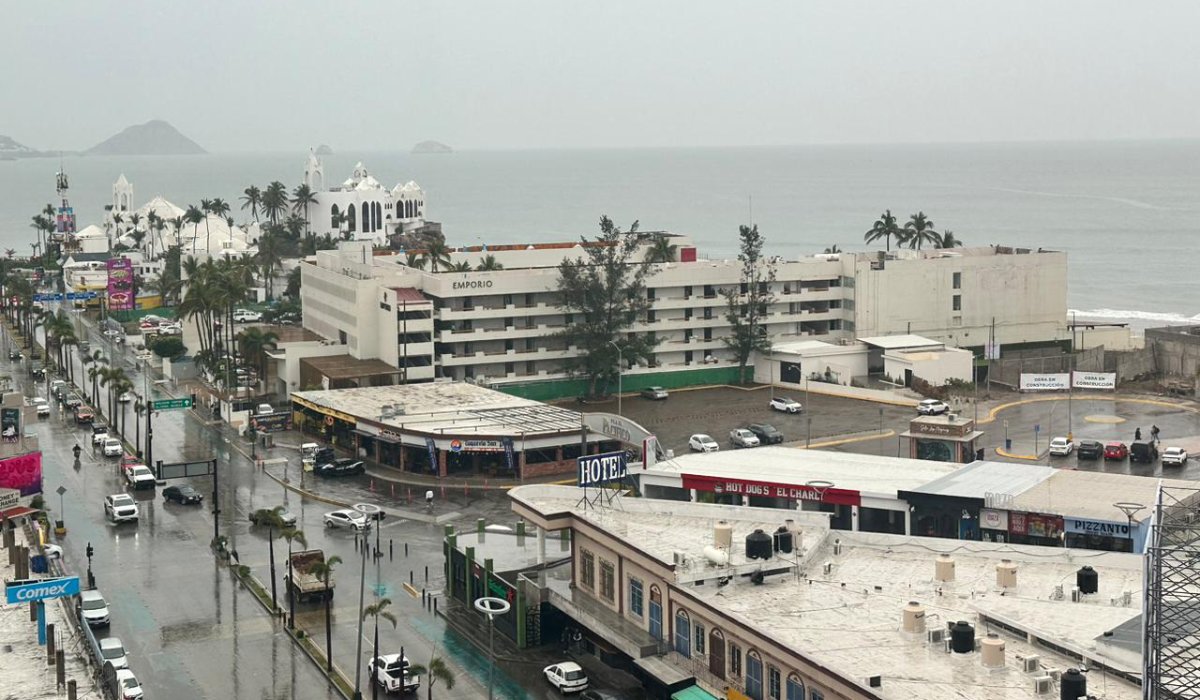 Llama PC a no adentrarse al mar en Mazatlán, lluvias se extienden a todo el sur