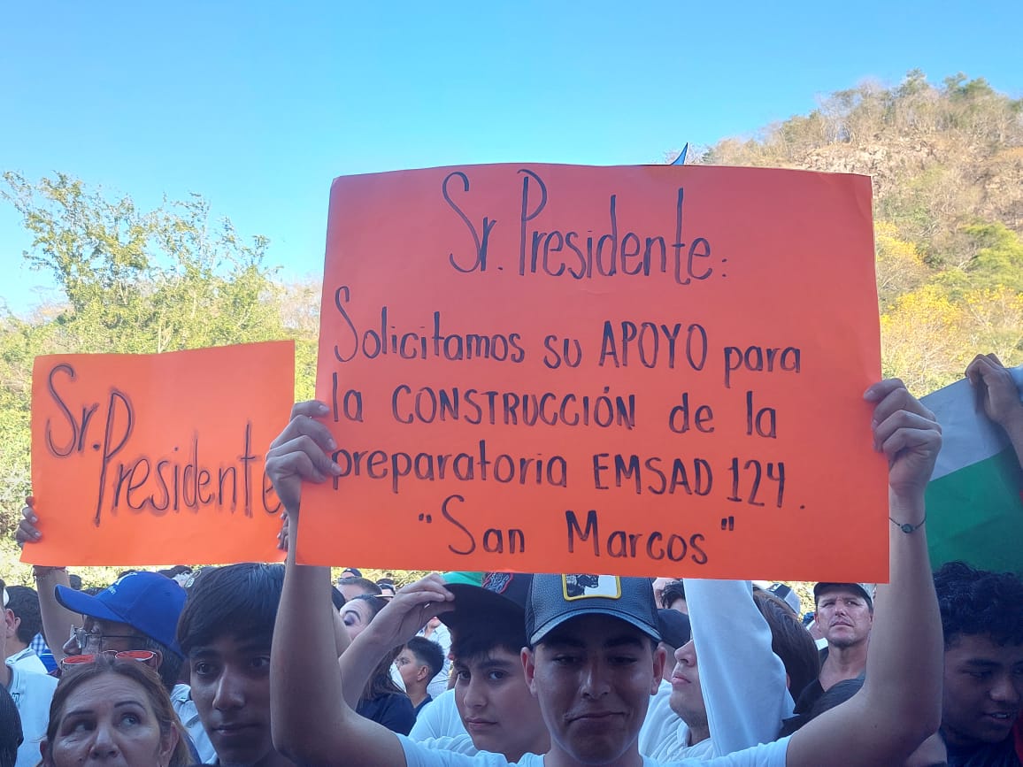 Estudiantes del Cobaes de San Marcos recurren a AMLO para pedir la construcción de su escuela