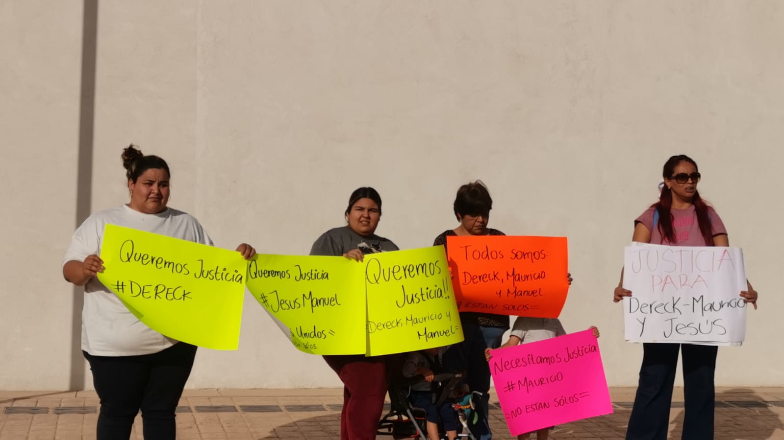 ¡Están detenidos! Jóvenes choferes de App son acusados de tráfico de personas; familiares exigen su liberación