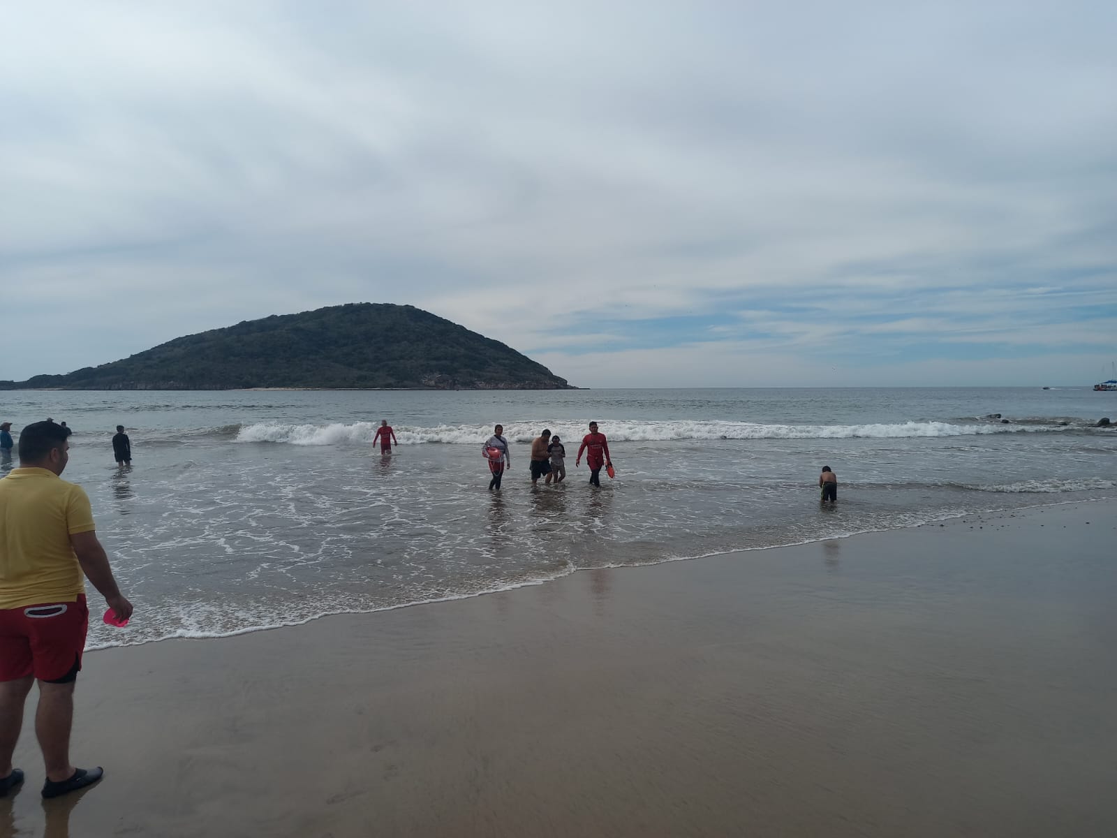Clima y playas de Mazatlán son óptimos para disfrutarlos: Policía Acuática