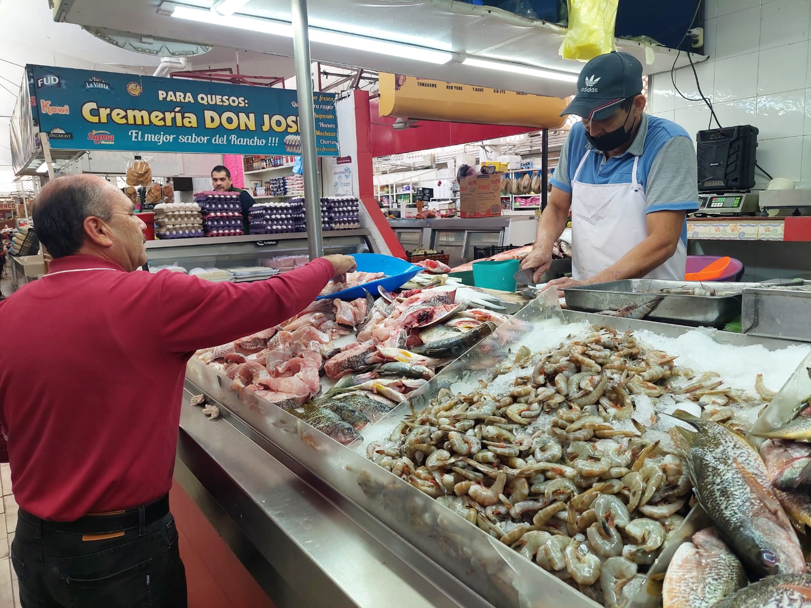 Pocas afluencias de clientes registran pescaderías de Ahome durante el primer viernes de cuaresma