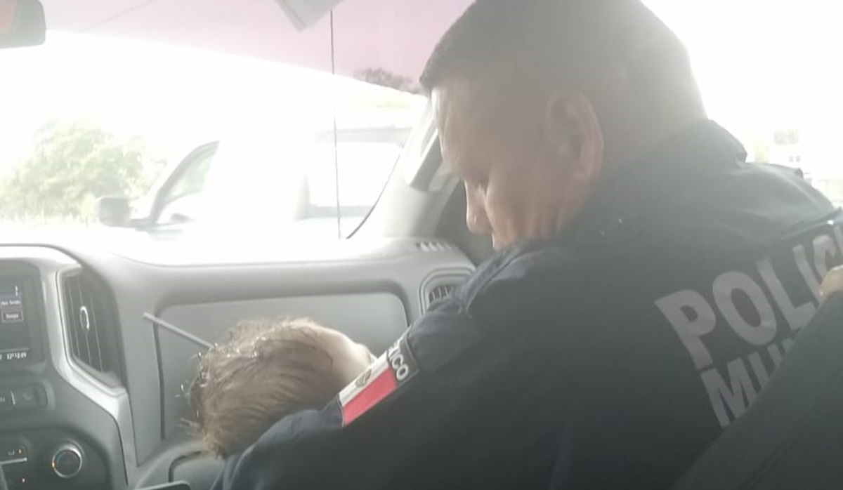 “Al escuchar el llanto me volvió el alma al cuerpo”: policía que salvó a bebé que cayó a cubeta con agua en Ahome