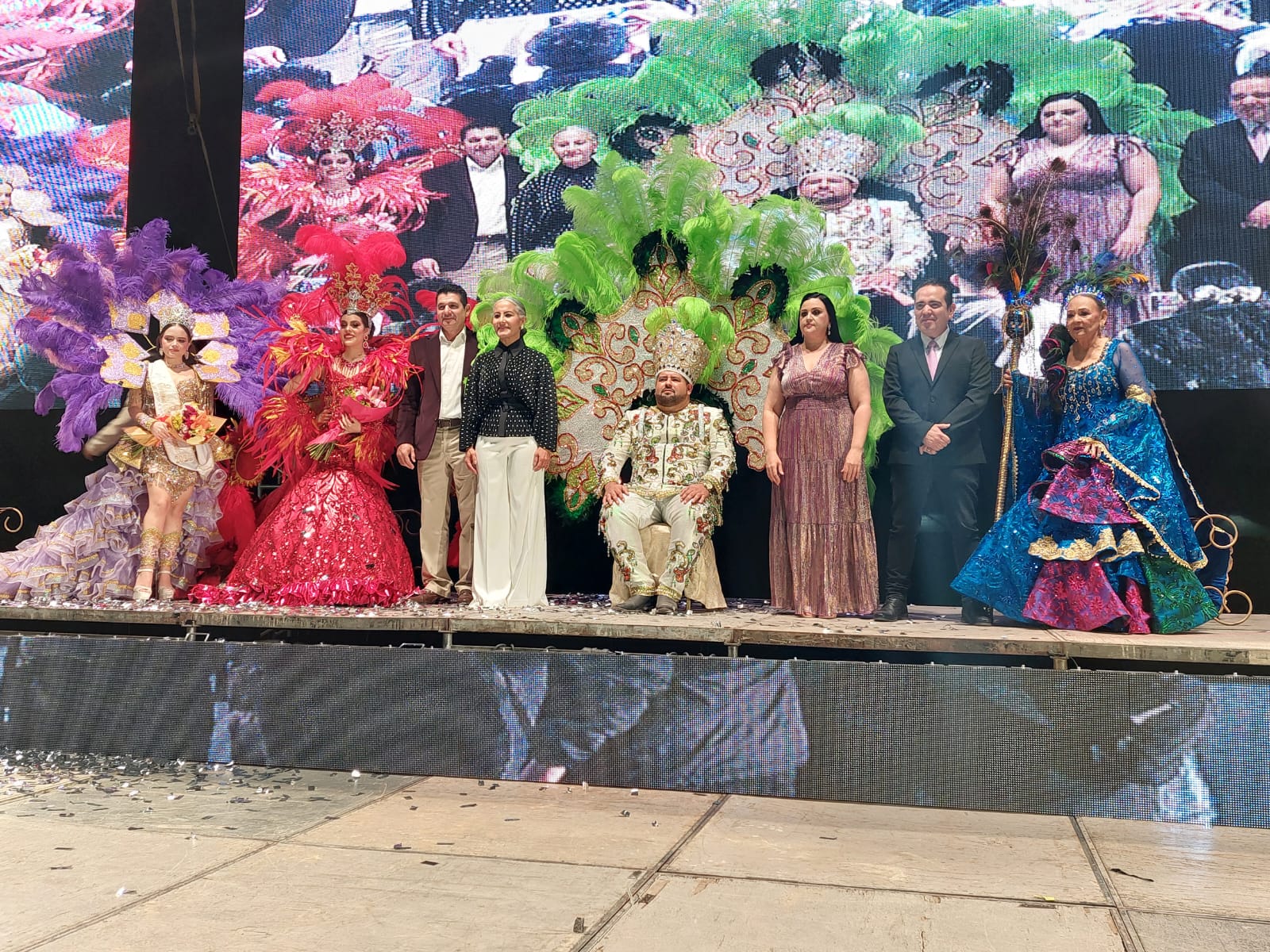 Con la coronación de Eduardo Montoya como Rey de la Alegría da inicio el Carnaval Guamúchil 2024