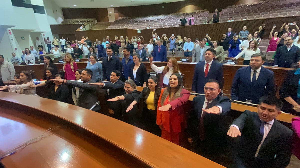 ¡Cuidarán la curul! Rinden protesta diputados suplentes del Congreso del Estado