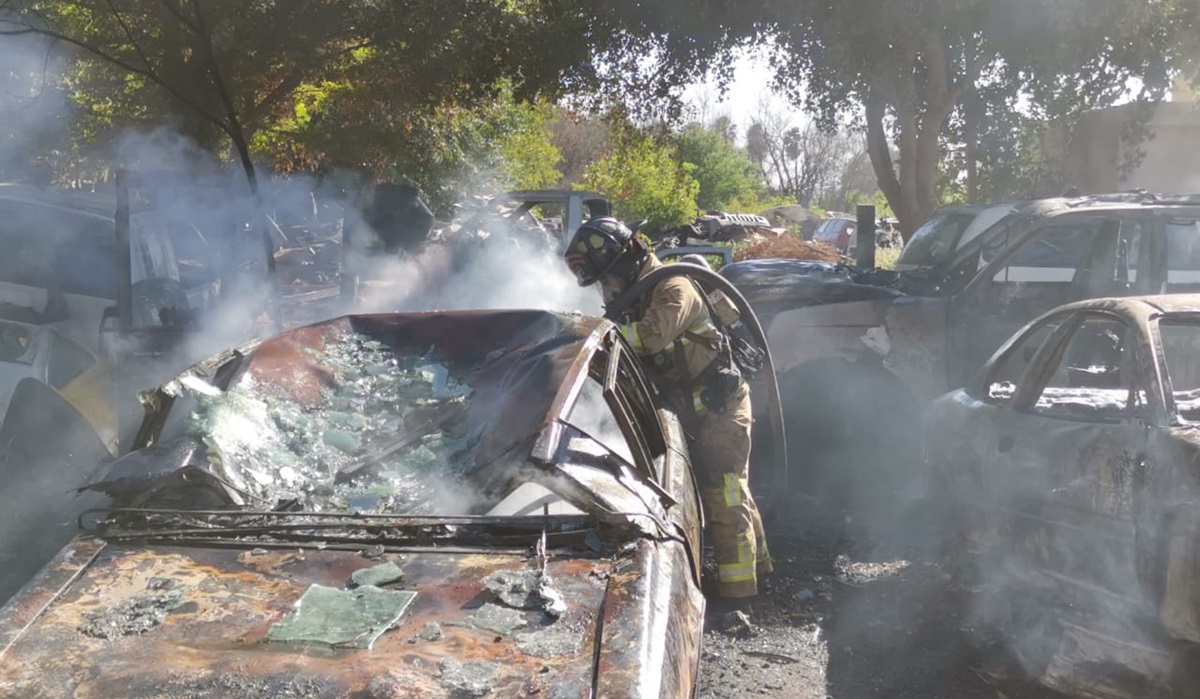 Arde yonke en el ejido 5 de Mayo, en Ahome