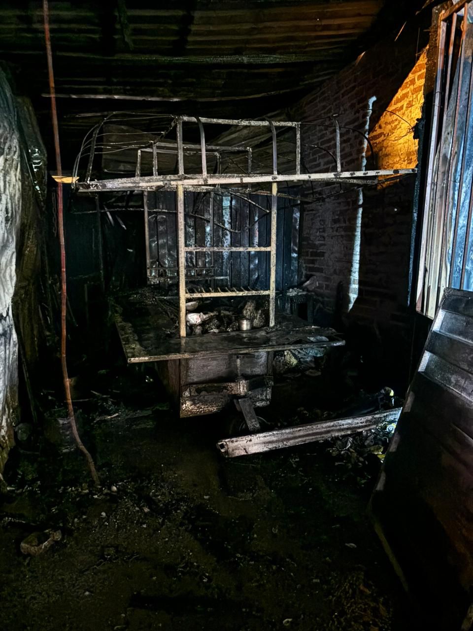 Se incendia bodega ubicada entre dos negocios en el Centro de Mazatlán