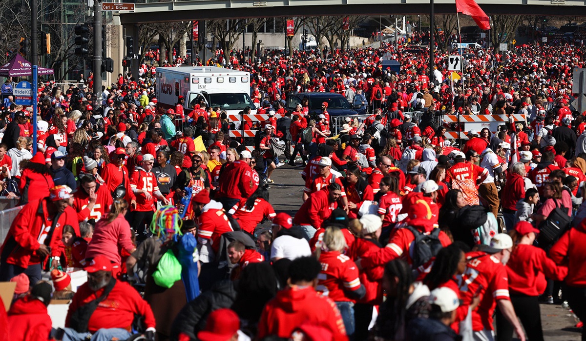 Tiroteo en pleno desfile de Chiefs de Kansas City deja al menos un fallecido