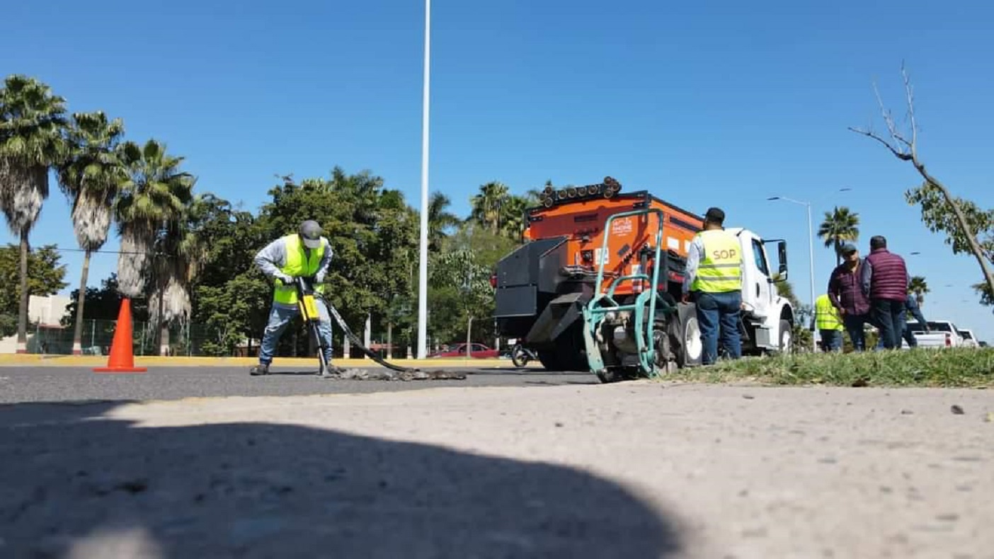 Ayuntamiento de Ahome rehabilita carreteras y caminos de acceso para carnavales Semana Santa