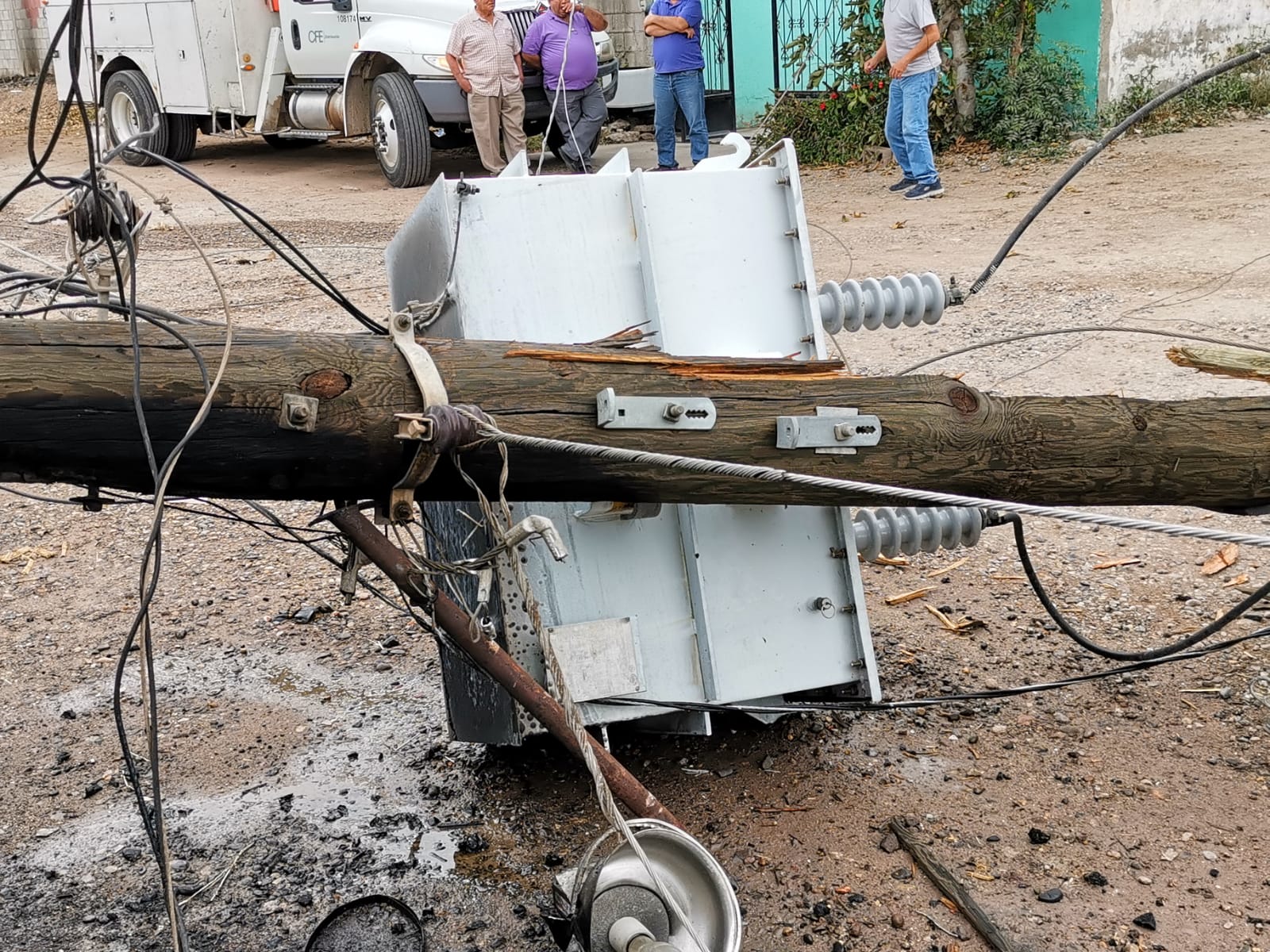 Se quema transformador de la CFE y deja sin electricidad a la planta potabilizadora Hernán Terán en Los Mochis