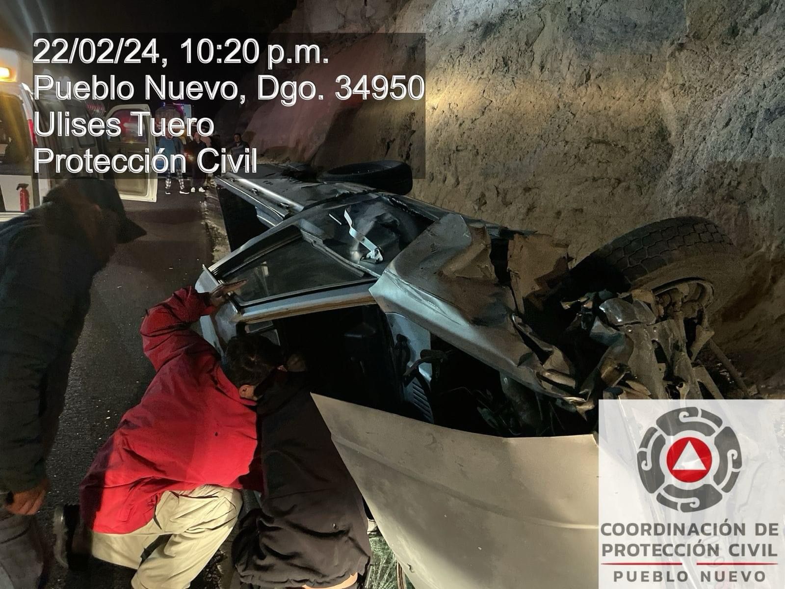 Se registra volcadura de un vehículo en el kilómetro 90 de la supercarretera Durango-Mazatlán