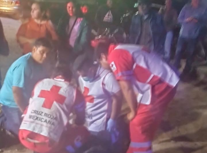 Choque de motos deja a un joven lesionado en Guasave