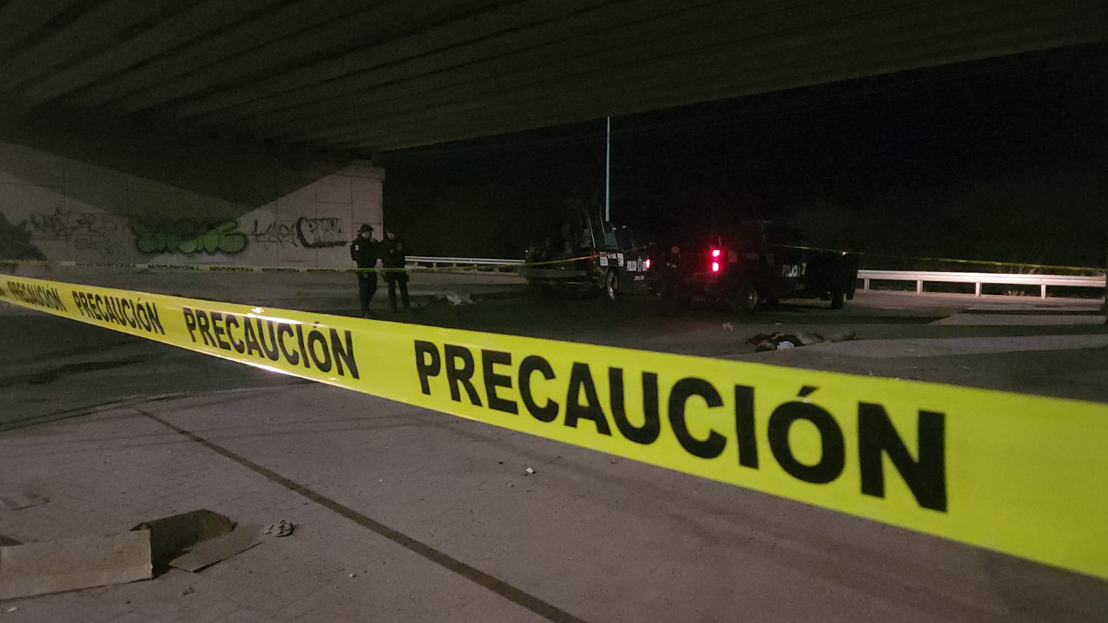 Con rastros de violencia y en una cobija, hallan a hombre asesinado sobre La Costerita, en Culiacán