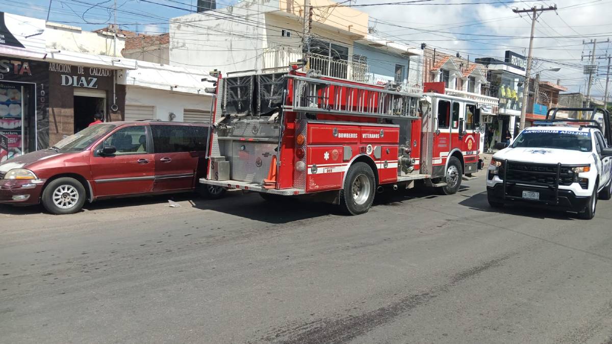 Cortocircuito genera conato de incendio en un negocio en Mazatlán