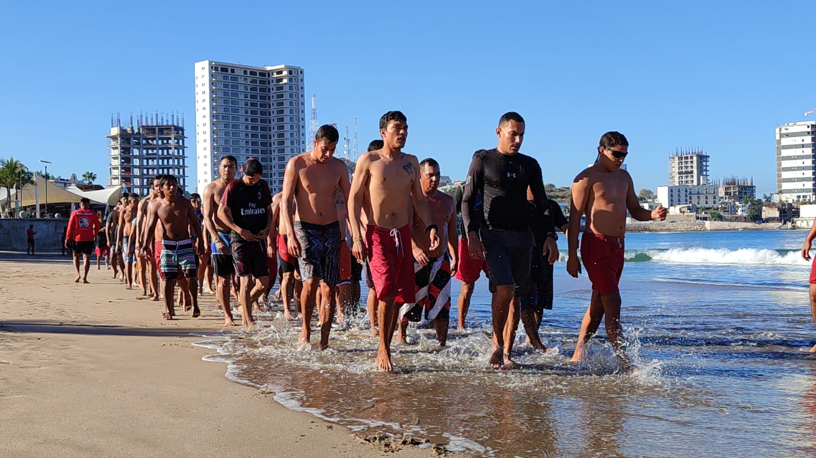 Hoteleros listos con sus salvavidas para esta Semana Santa en Mazatlán