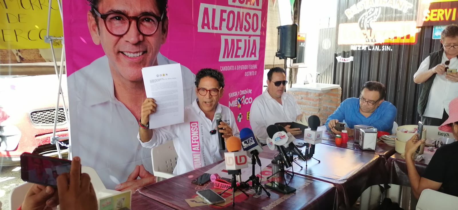 Juan Alfonso Mejía reta a Graciela Domínguez a un debate