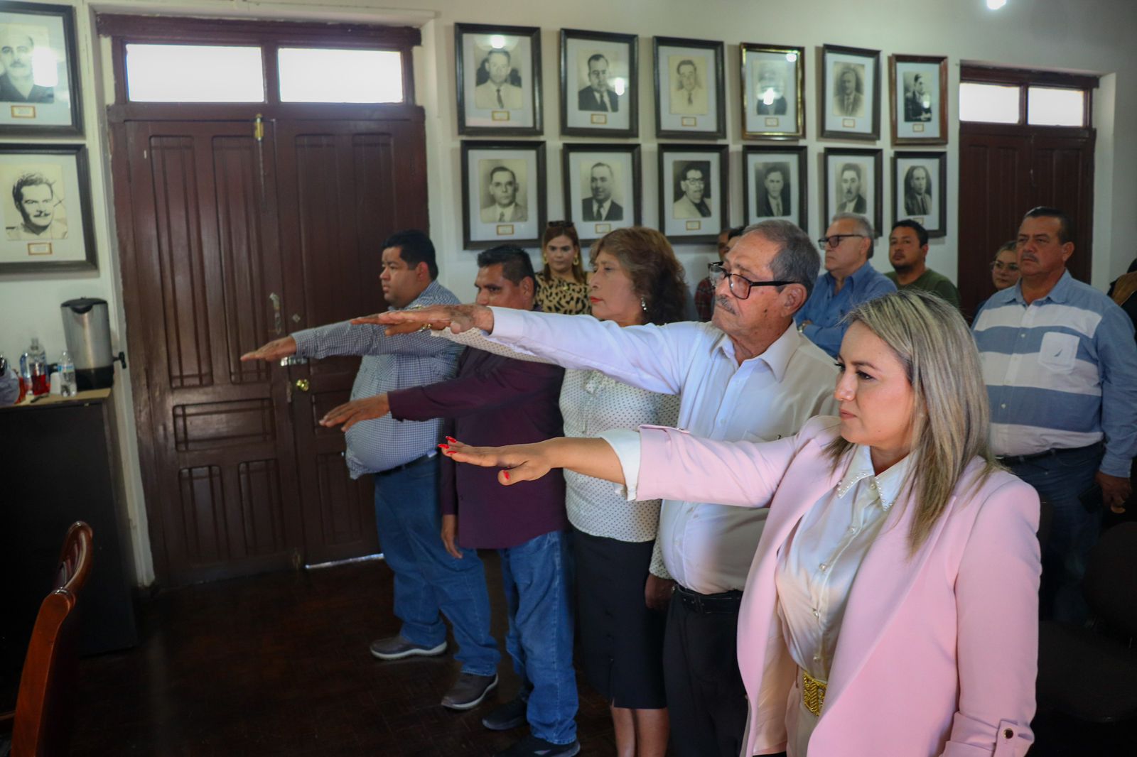 Suplentes asumen cargos en el ayuntamiento de El Fuerte; además de alcalde, hay nueva síndica procuradora
