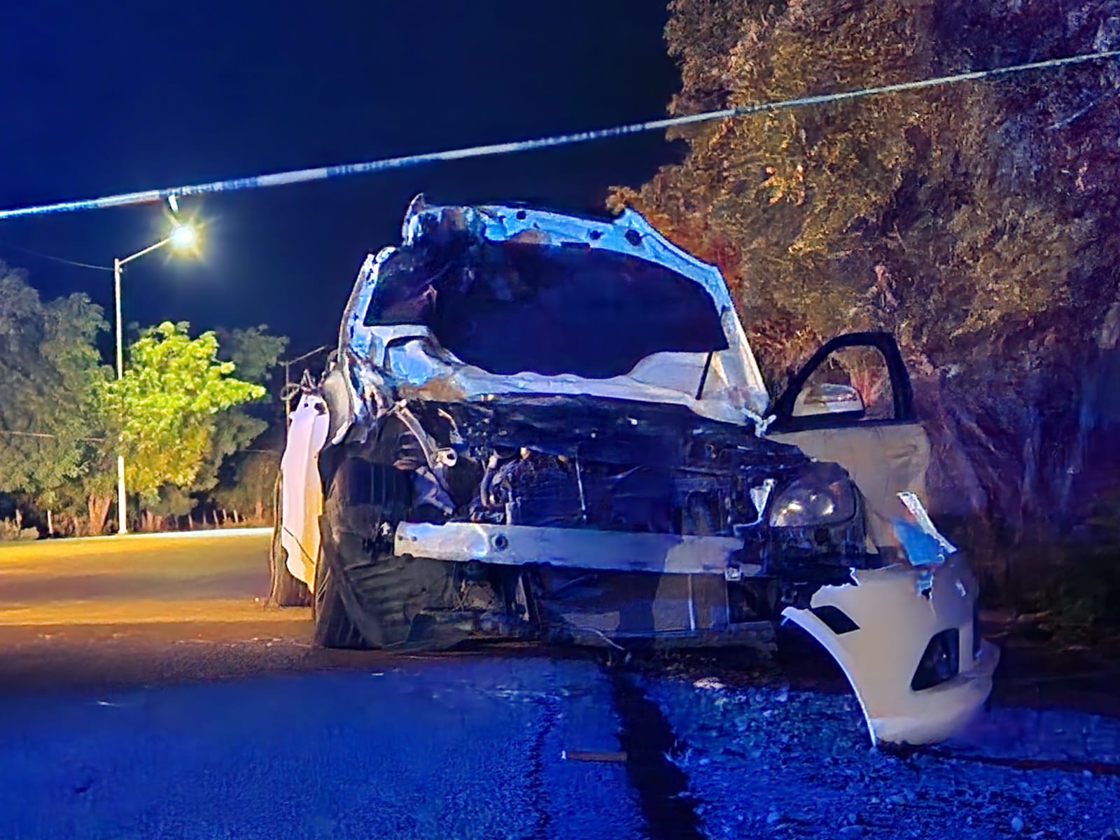 ¡Era Enrique y tenía 17 años! Identifican al fallecido en choque de Mercedes Benz contra tractor en Culiacán