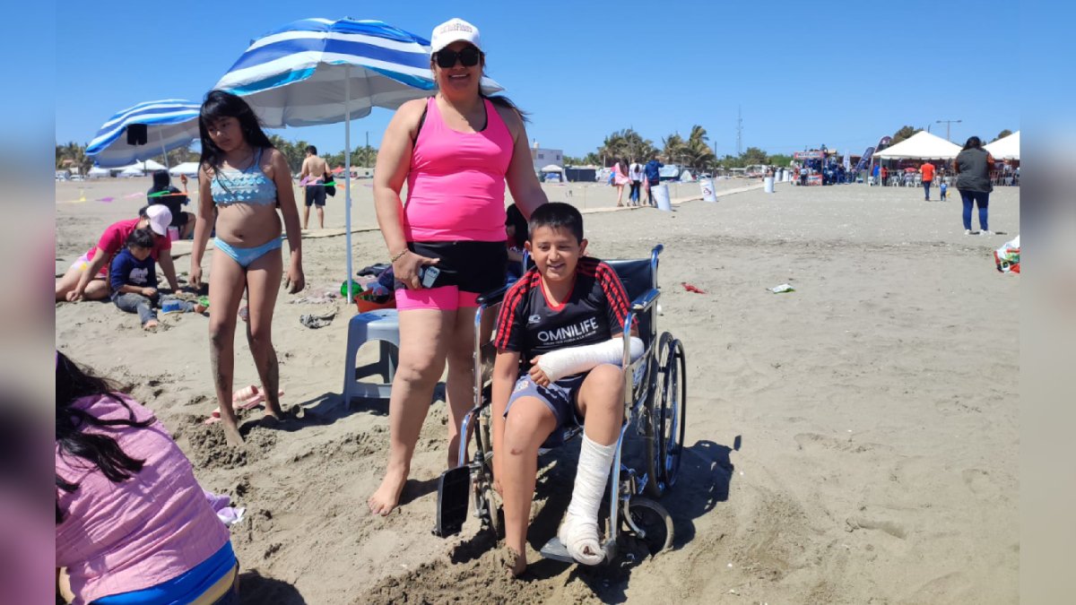 ¡La playa para todos! En Guasave este año también habrá andadores para discapacitados en Las Glorias