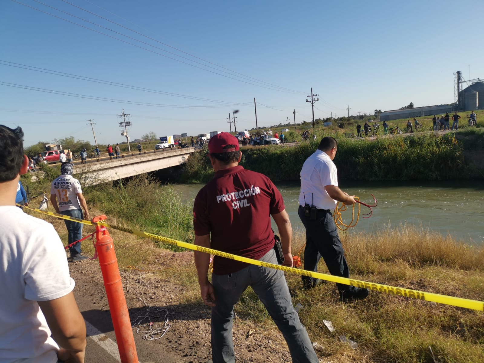 Una persona sin vida y una más lesionada deja accidente tipo canalazo en Taxtes, El Fuerte