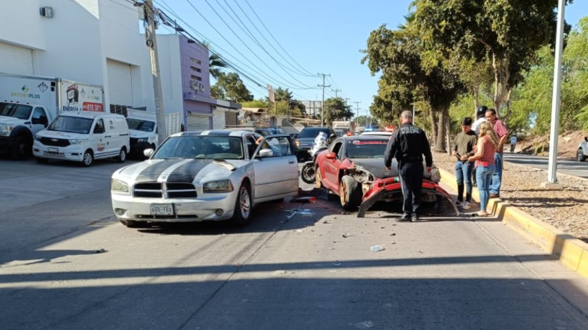 Aparatosa carambola en Los Mochis deja una mujer lesionada