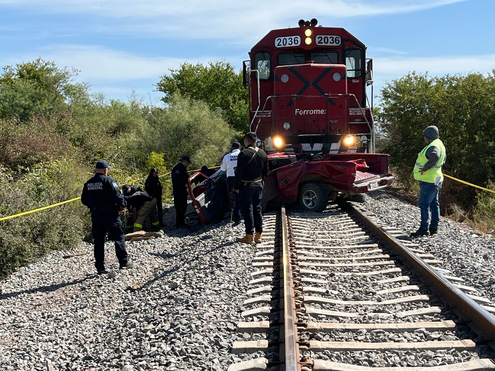 Muere una mujer y un hombre en trenazo en el municipio de Sinaloa; hay heridos
