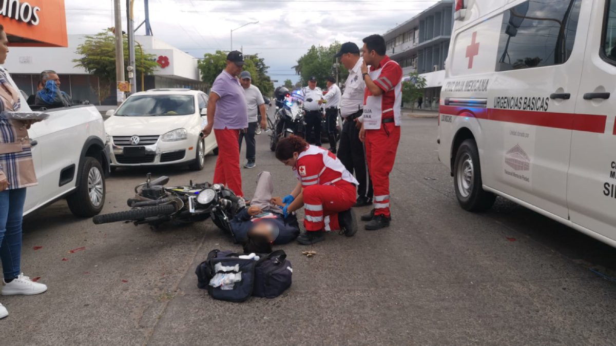 Estudiante del Cobaes sufre accidente en el sector centro de Los Mochis