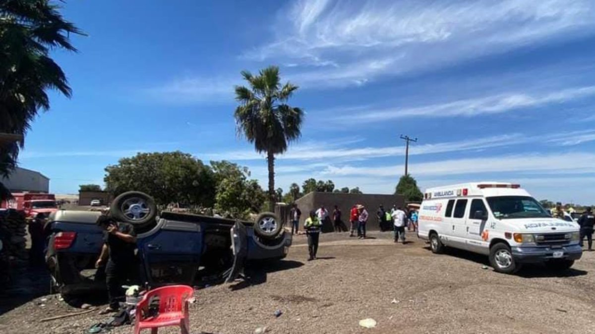 Volcadura de camioneta deja 5 lesionados sobre la maxipista Mazatlán-Culiacán