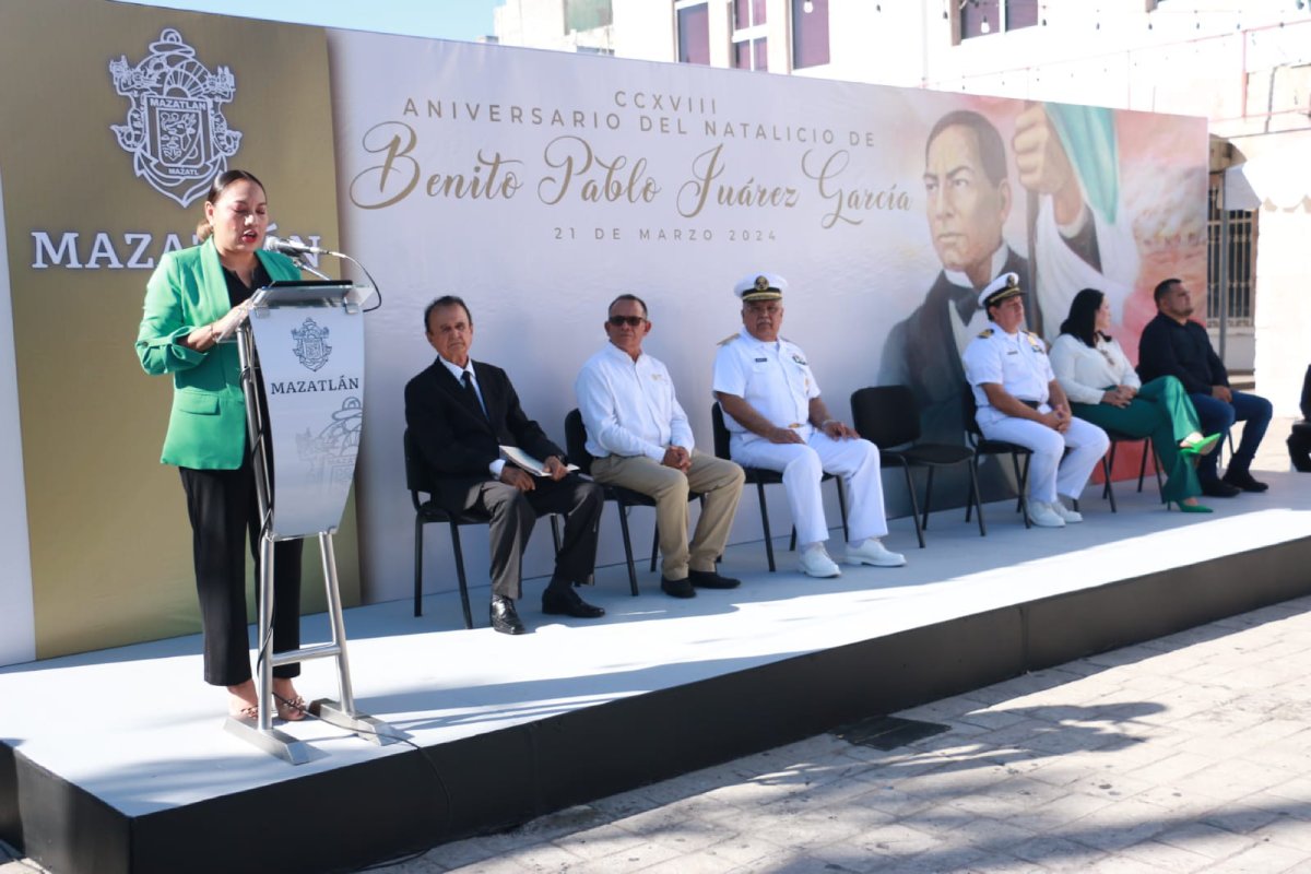 Conmemoran en Mazatlán el 218 natalicio de Benito Juárez con solemne ceremonia