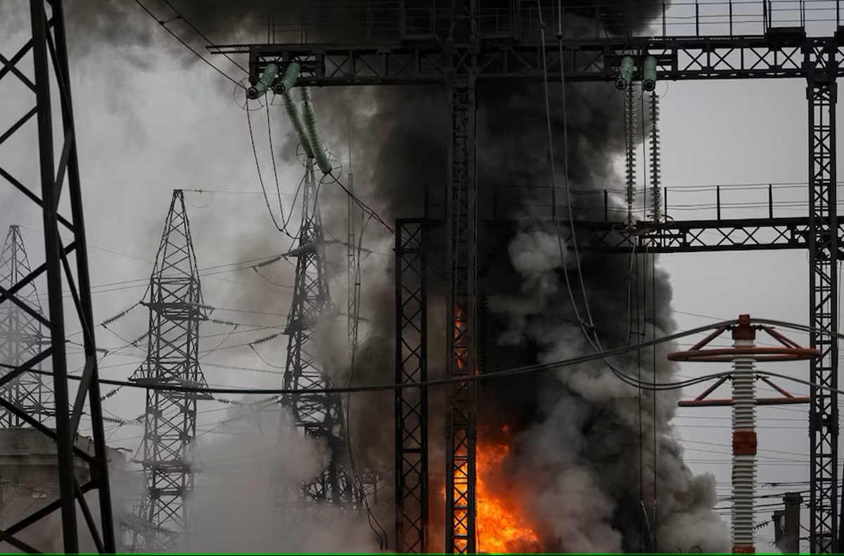 Se quedan sin luz: Ataque aéreo ruso a gran escala ‘pega’ al sistema de energía eléctrica de Ucrania