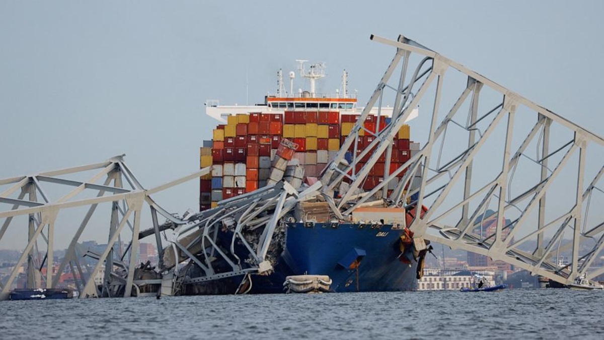 Video: Colapsa puente de Baltimore por choque de barco; se buscan personas en el río