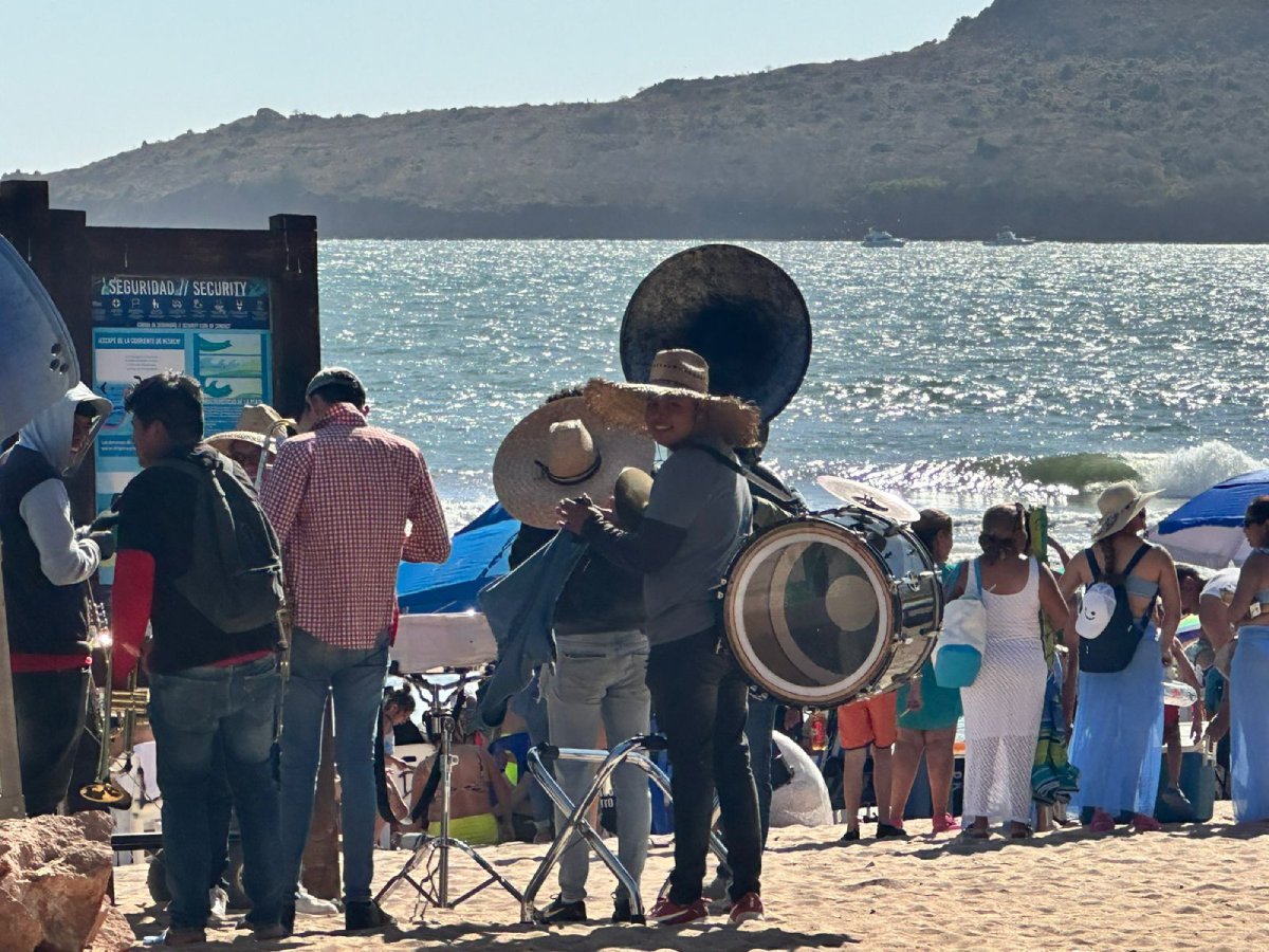 “Gánense el pan como ustedes quieran. Que se moleste, quien se moleste”: ‘El Coyote’ a músicos de Mazatlán
