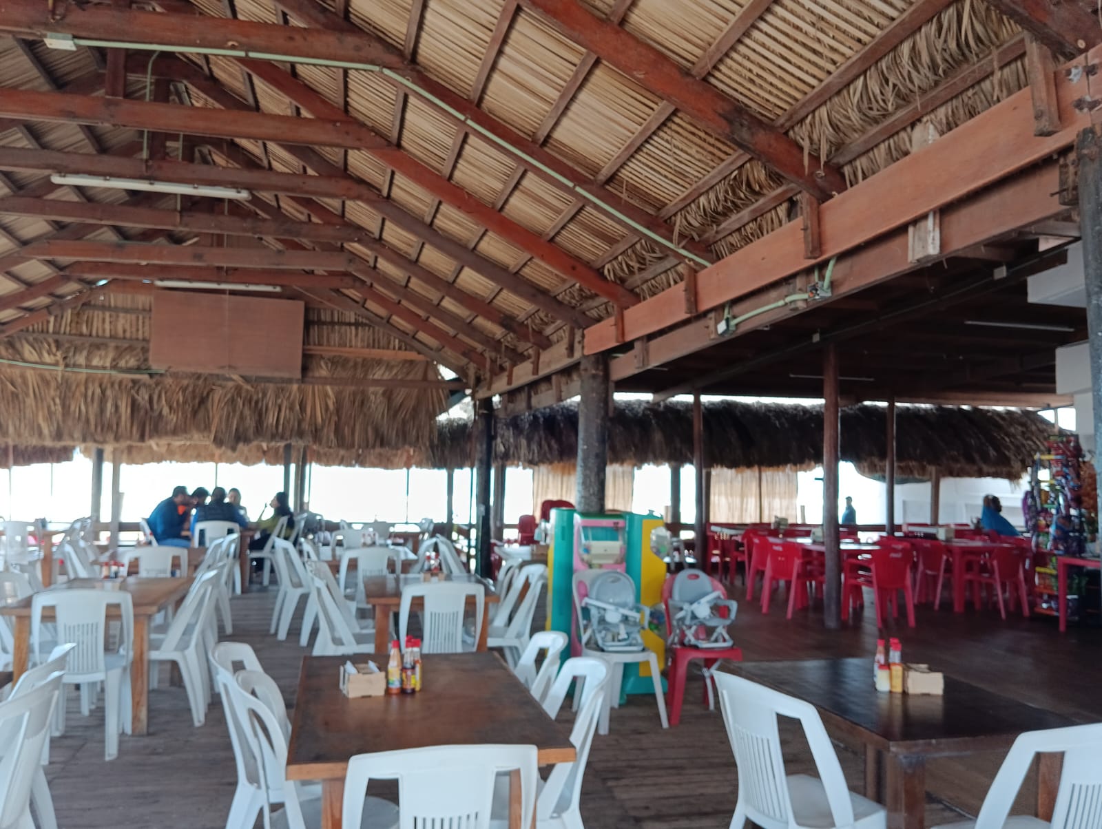 Buenas ventas registran restauranteros de playa Las Glorias, Guasave
