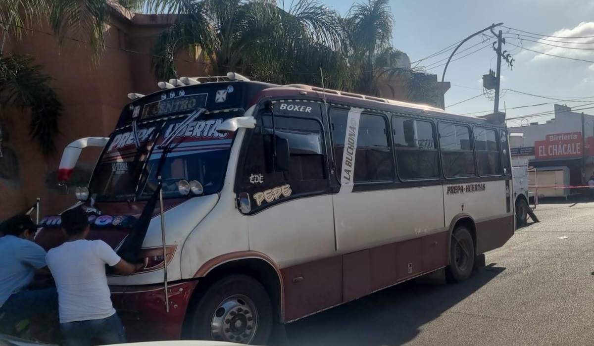 Encontronazo en pleno Centro de Culiacán deja daños materiales