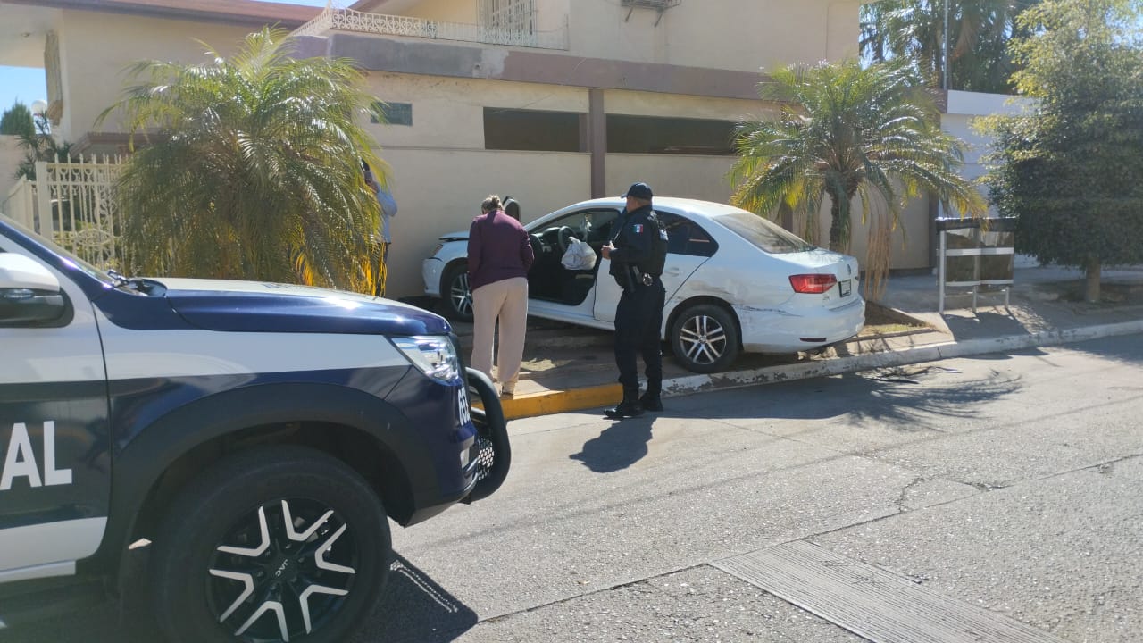 Choque en el Centro de Guasave deja daños materiales en dos unidades
