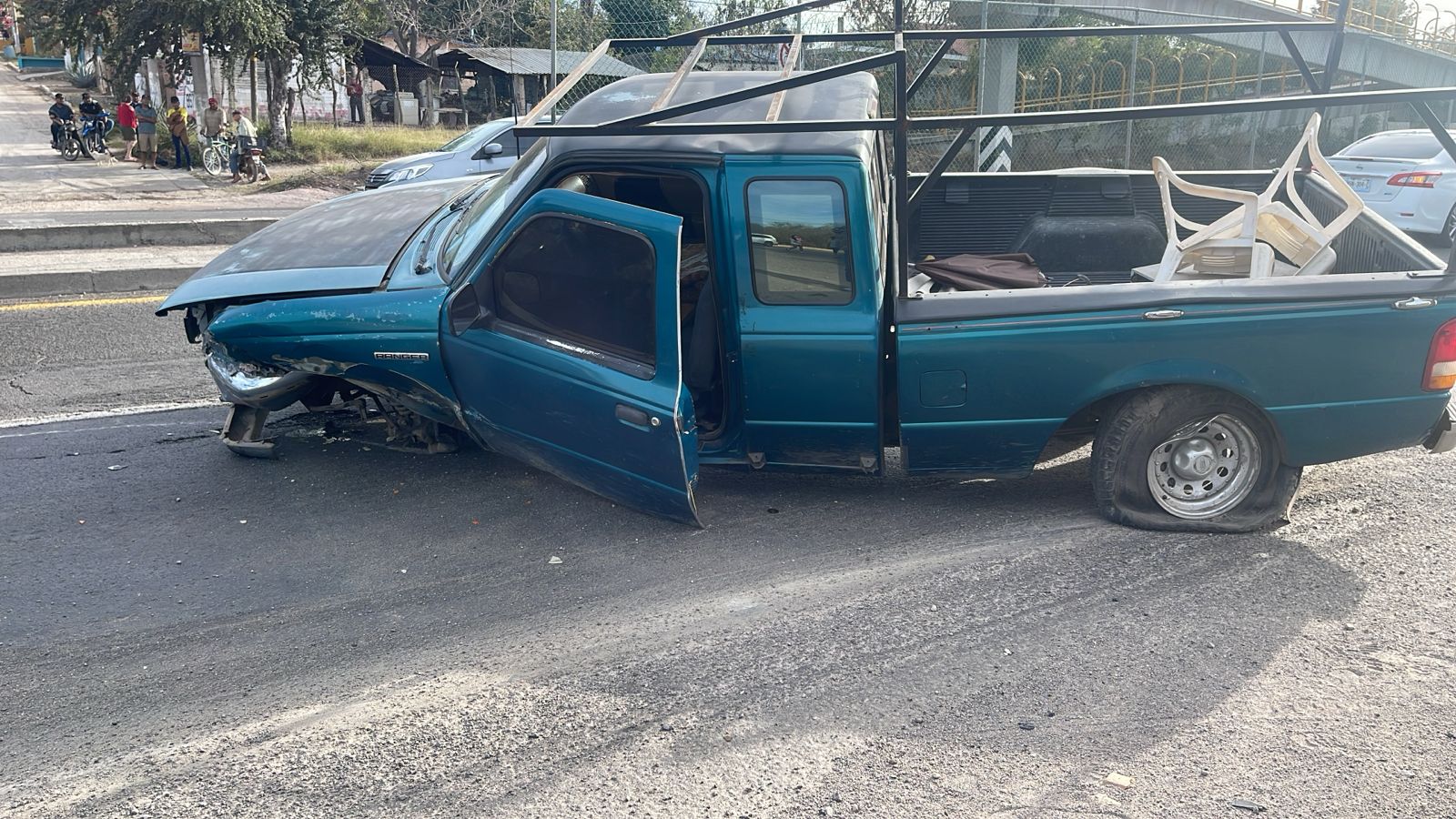 Dos mujeres quedan lesionadas en aparatoso choque frente a La Urraca en Mazatlán