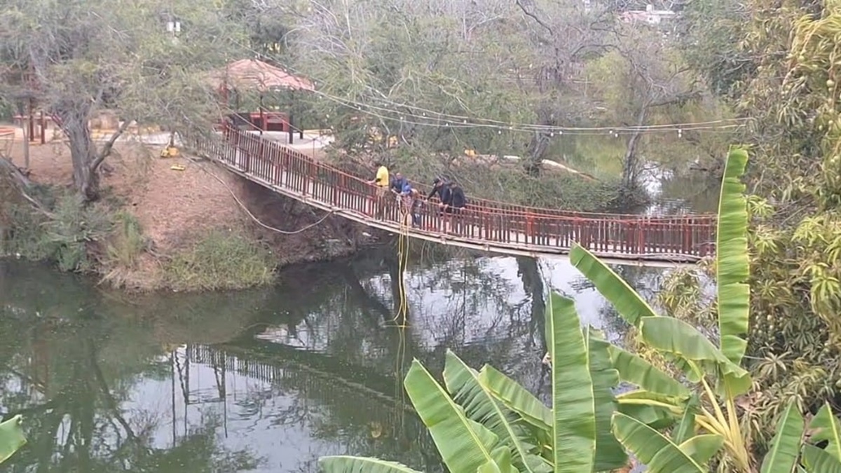 Desaparece menor de edad luego de aventarse a la Laguna del Iguanero, en Rosario