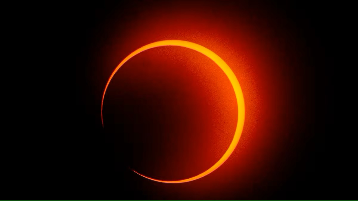 ¿Qué NO debes hacer al apreciar el eclipse total de sol? SEP emite recomendaciones