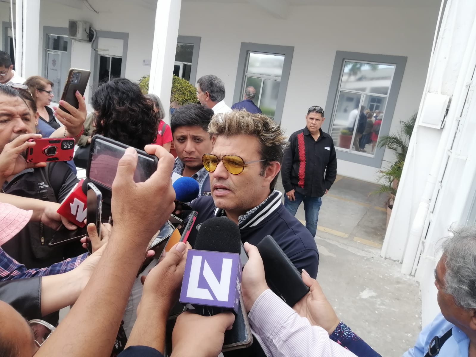 ‘No se trata de prohibir, se trata de regular’: Amado Guzmán sobre situación de bandas en playas de Mazatlán