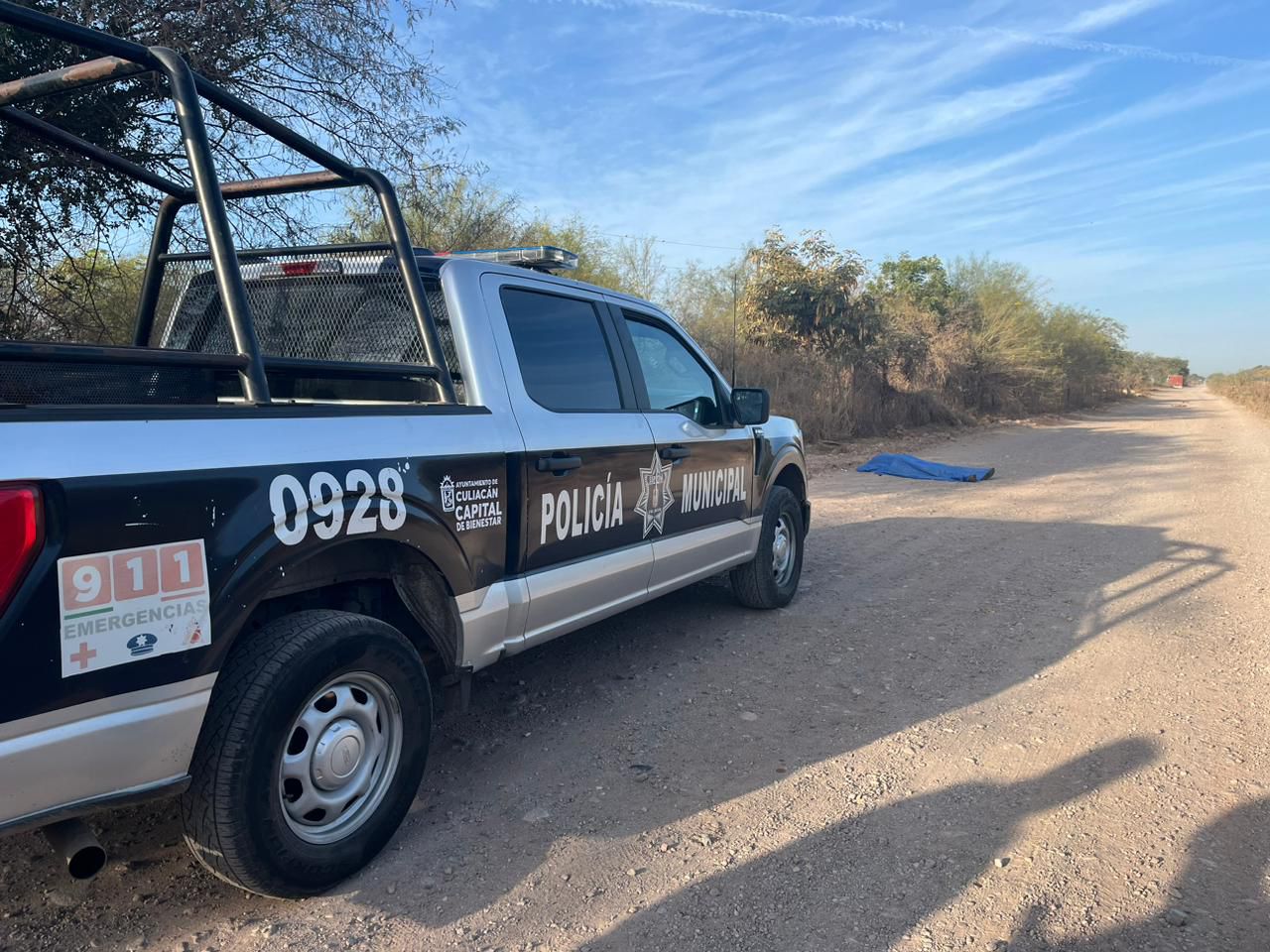 Estrangulado con un cinto y ultimado a balazos hallan a hombre al sur de Culiacán
