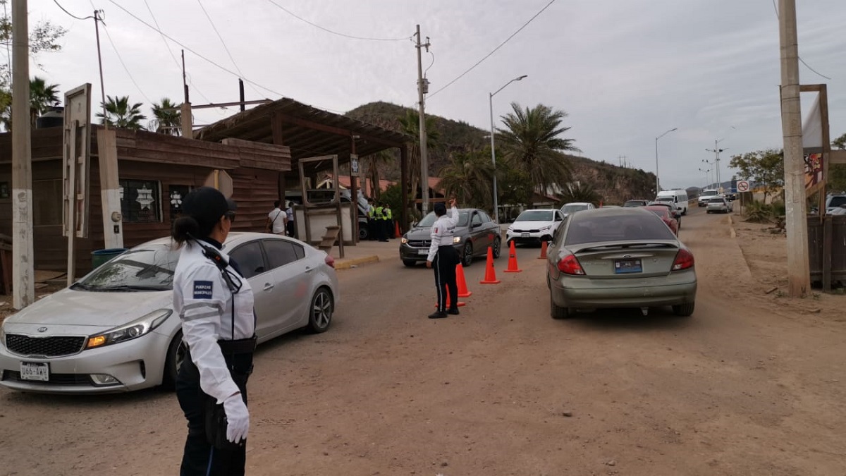 Retornan familias a sus hogares tras vacacionar en los diferentes balnearios de Ahome