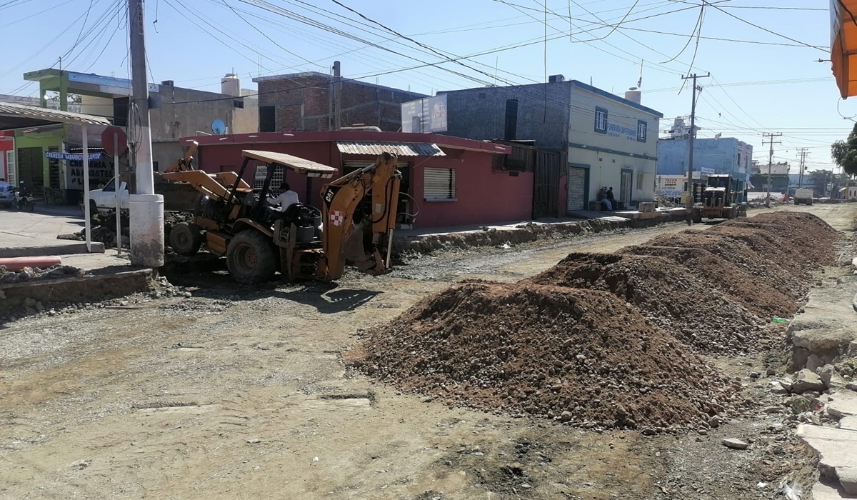 Comerciantes de Mazatlán confían en beneficios que traerá pavimentación de avenida Insurgentes