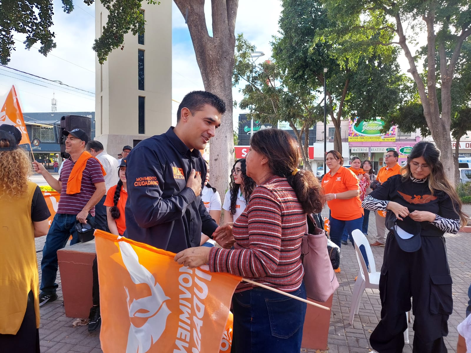 Wilber Aguilar inicia su movimiento, “fosfo, fosfo”, como candidato a la diputación federal en Guamúchil