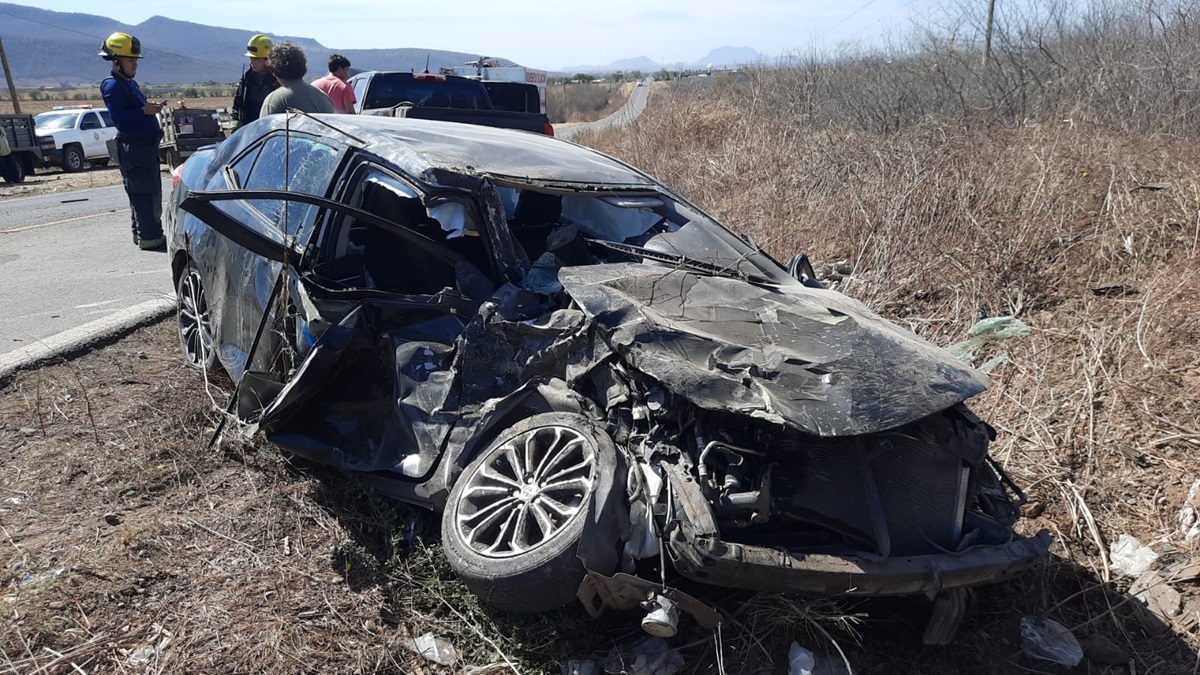 Encontronazo en la carretera a Sanalona, en Culiacán, deja una mujer y un hombre lesionados
