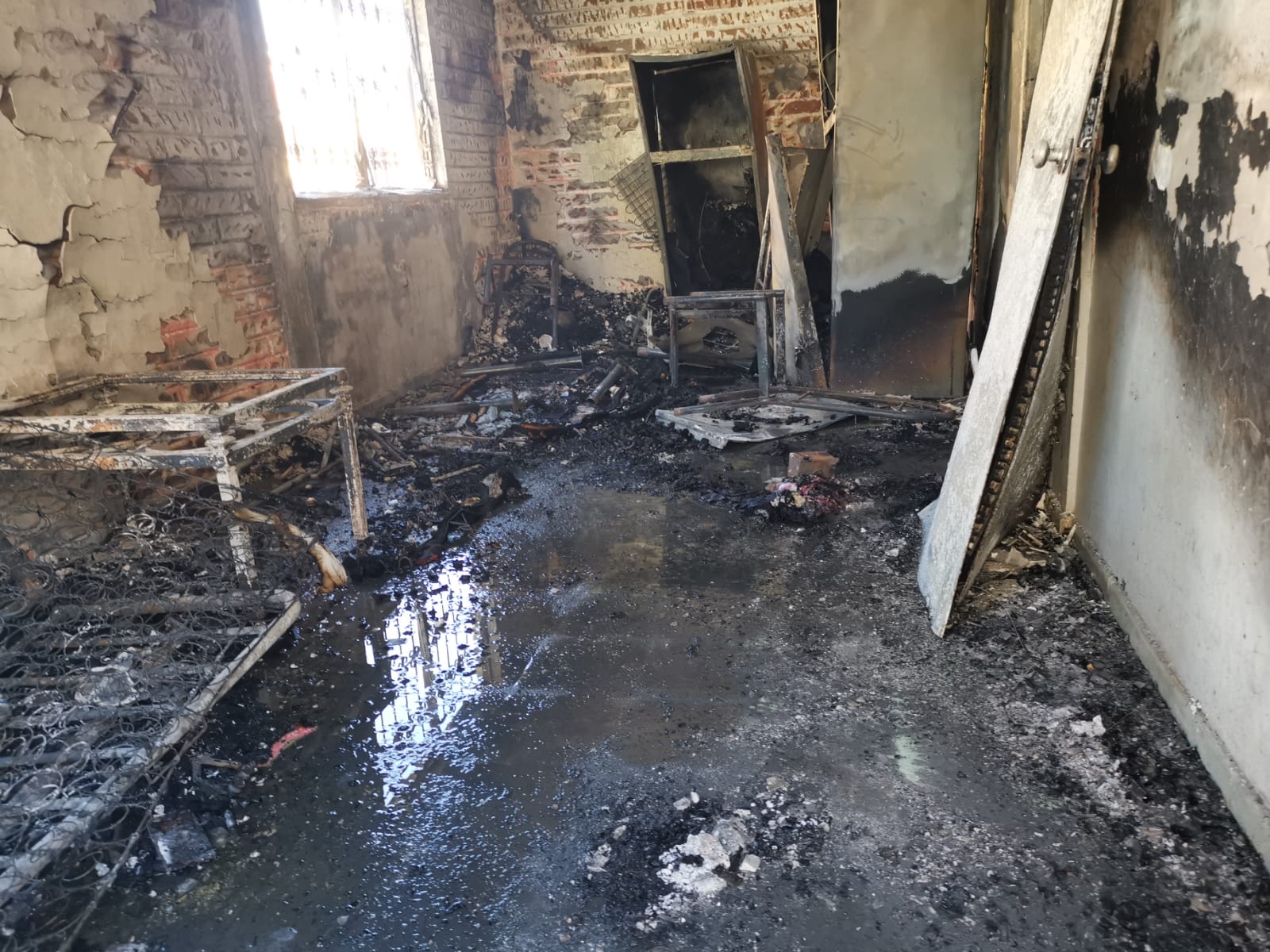 Familia que lo perdió todo en un incendio en el infonavit Bachomo en Los Mochis solicitan ayuda