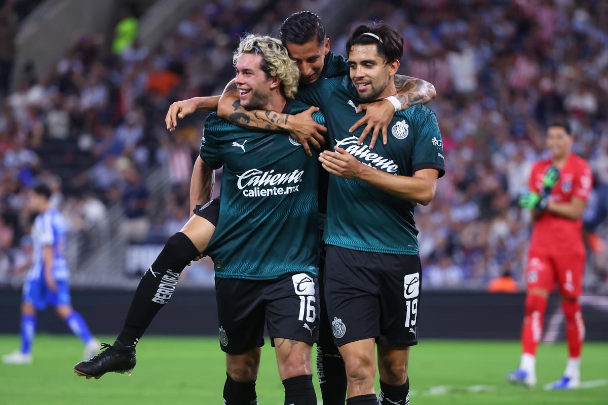 Chivas vence a los Rayados y le quitó el invicto en Monterrey