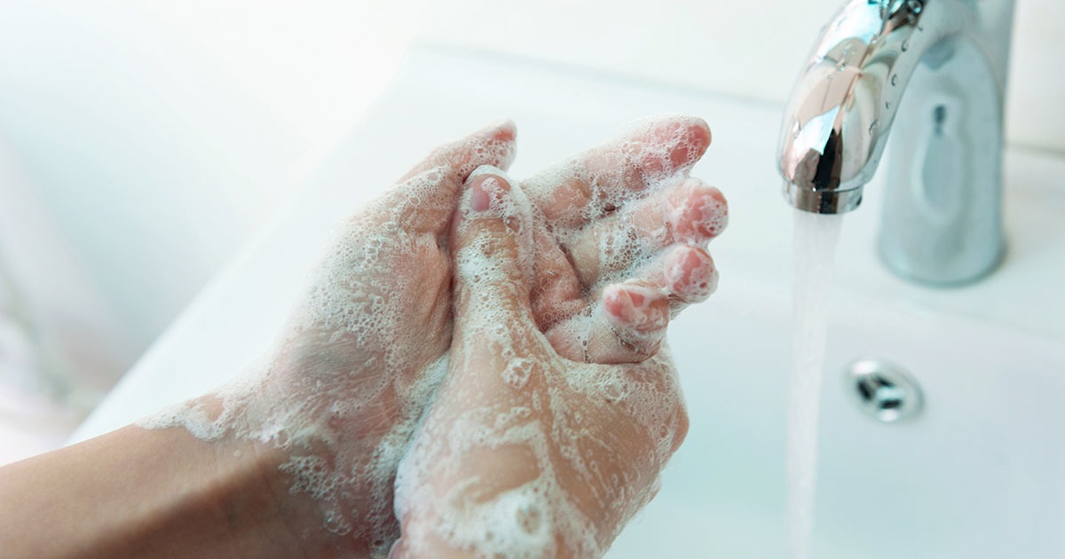 Gota a gota | 5 sencillas prácticas con las que puedes cuidar el agua y ahorrar en el recibo