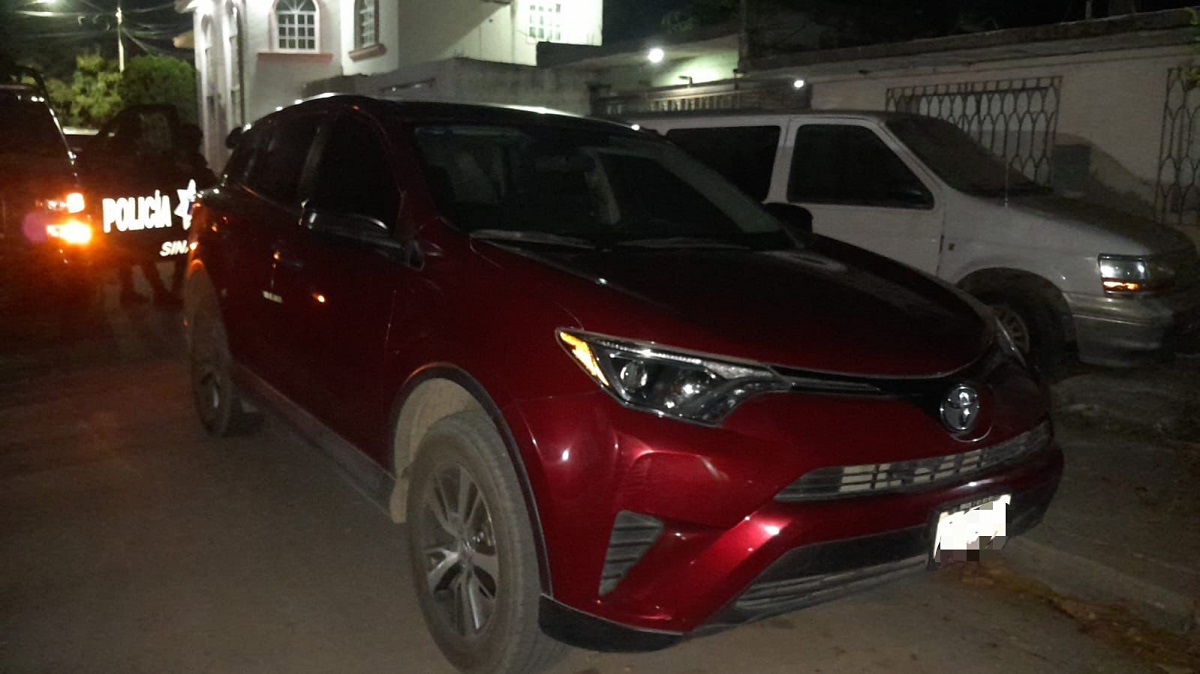 En Culiacán, encapuchados despojan camioneta y horas después es recuperada