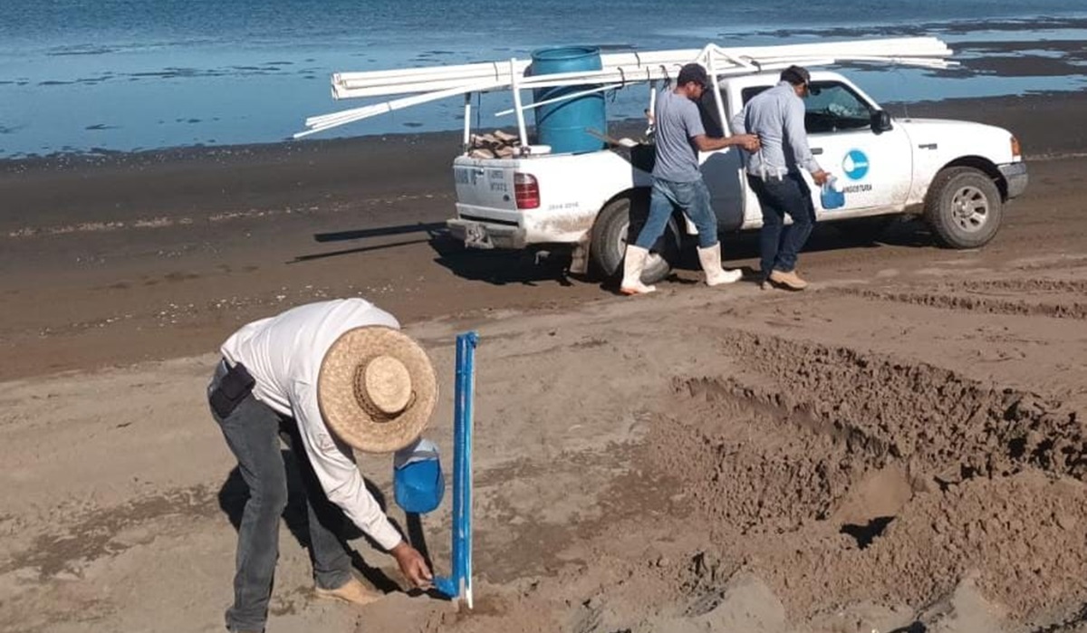 Inician trabajos para brindar agua potable en Semana Santa a visitantes del Médano Blanco, en Angostura