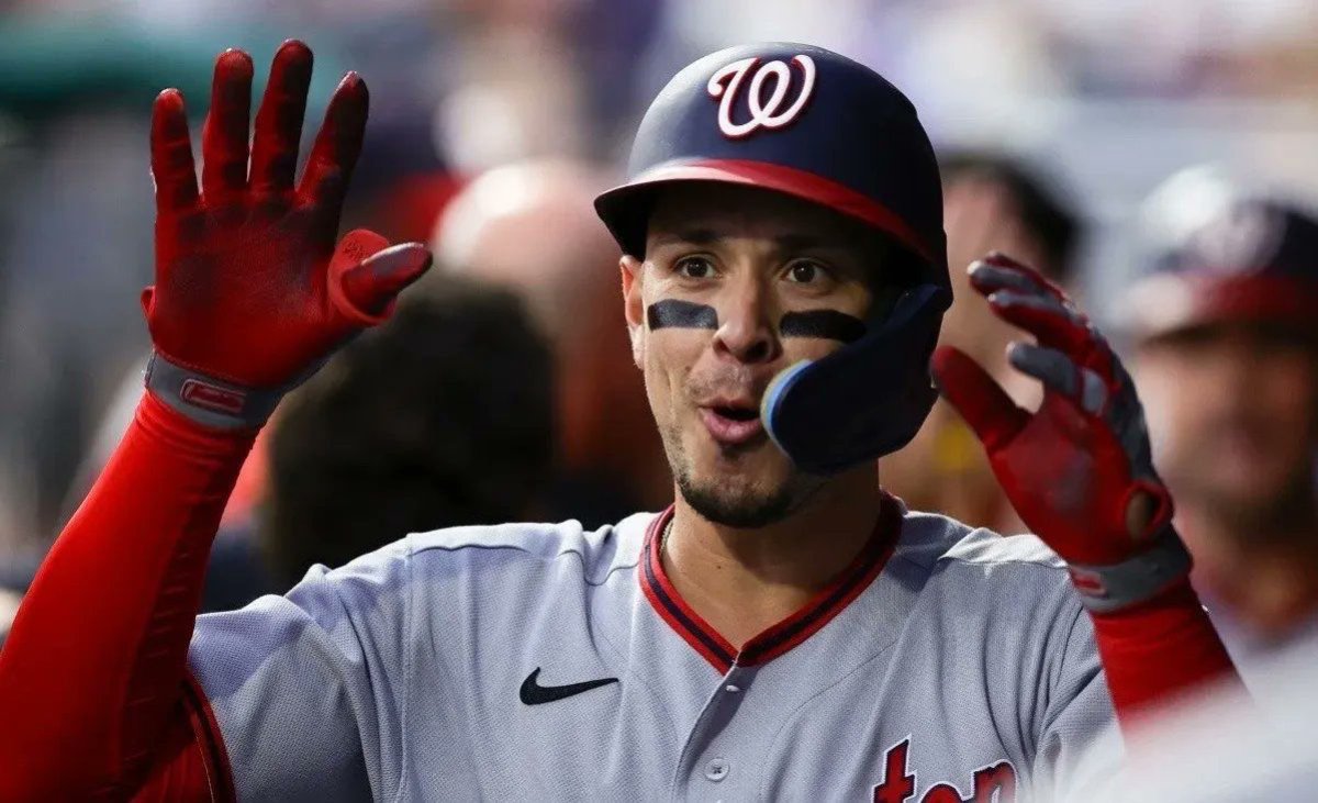 Joey Meneses batea su primer hit en el Spring Training de las Grandes Ligas