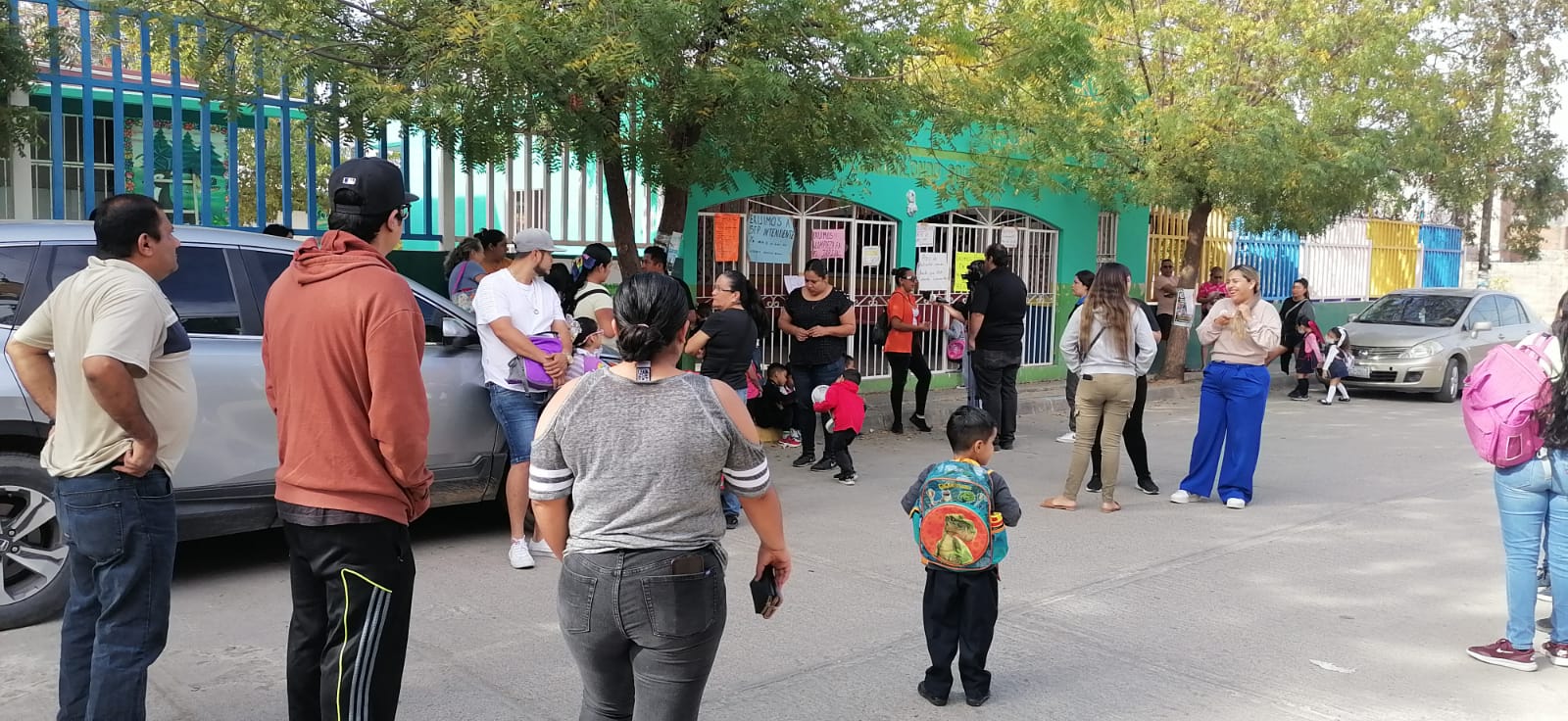Padres de familia del kínder de Alarcón en Mazatlán, piden un intendente tras pésimas condiciones del plantel